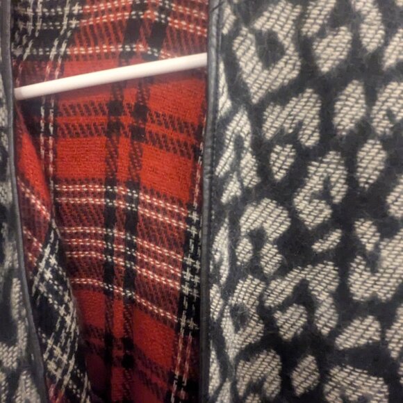 Reversible Plaid/Cheetah Print Faux Leather Lined Scarf Wrap Woolrich (?) OS - Picture 3 of 3